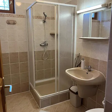 Hando Porta ホームステイ Szenna